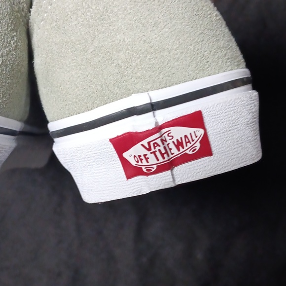 Vans - Picture 3 of 3